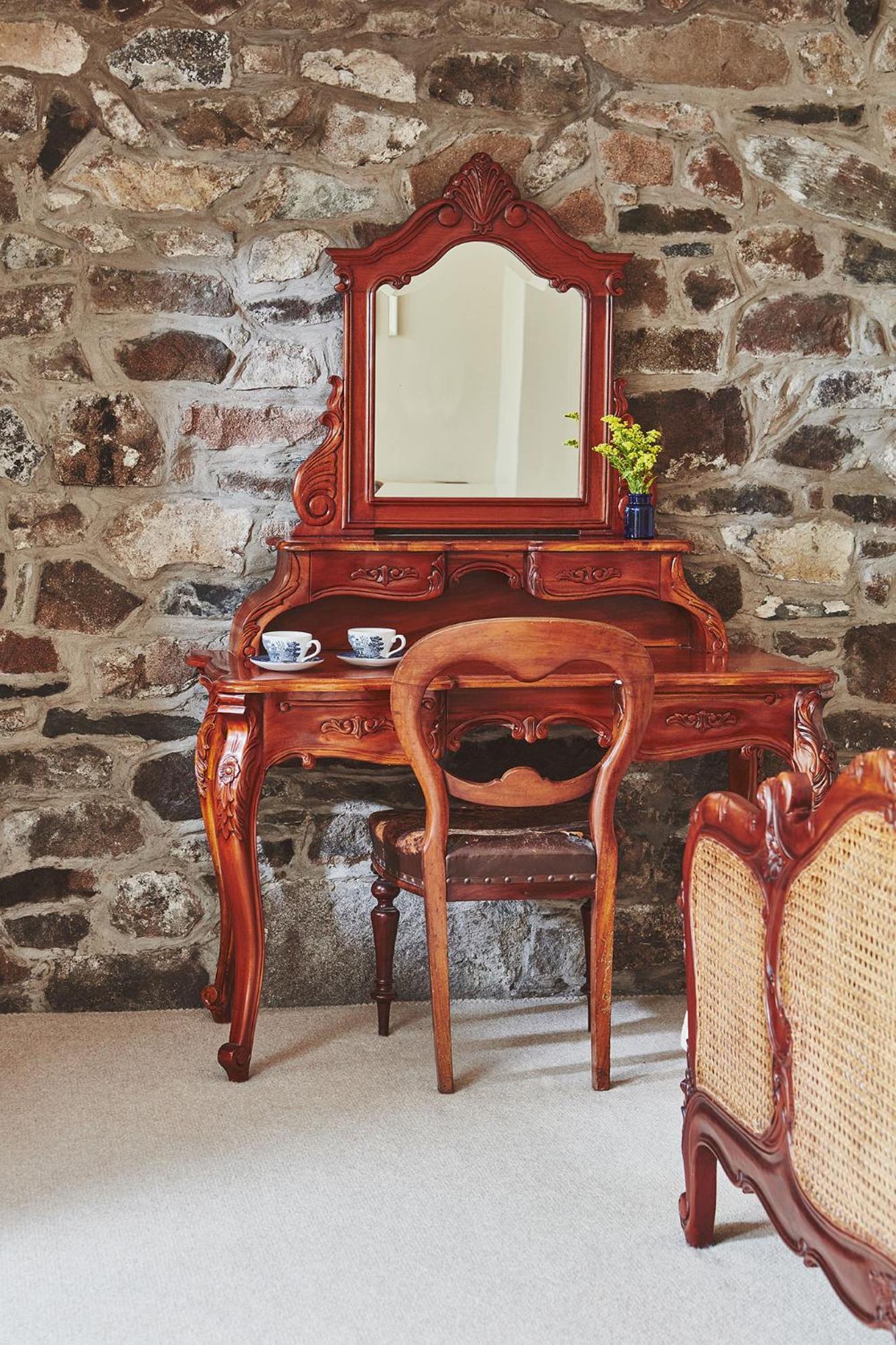 Brambles Of Inveraray Bilik gambar